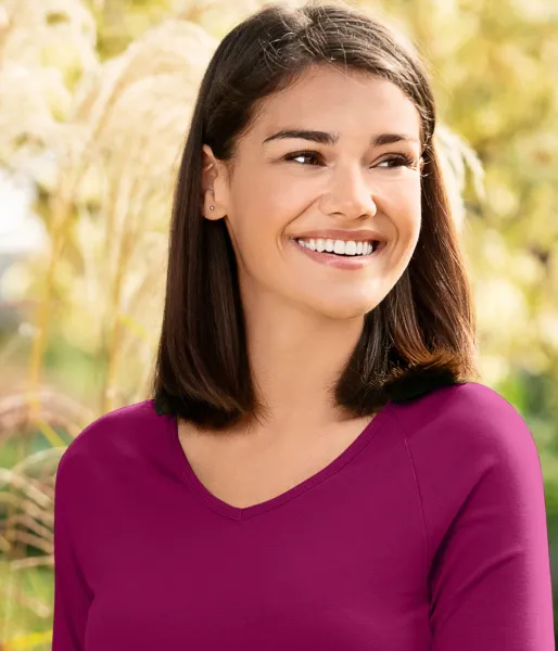 T-shirt près du corps pour femme, décolleté en V - Décolleté en V profond